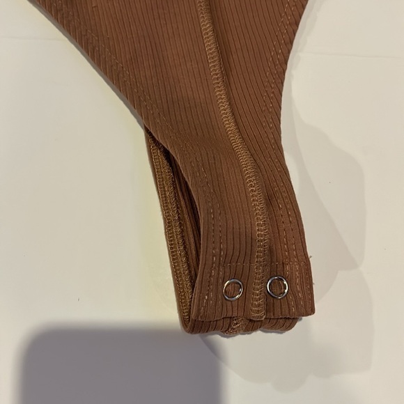 Naked Wardrobe Get Snatched Bodysuit Coco Tan Ribbed Exposed Seam NWT - Picture 4 of 8